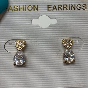 NWT Sparkle Rhinestone Gold Tone Heart Teardrop Classic Stud Earrings